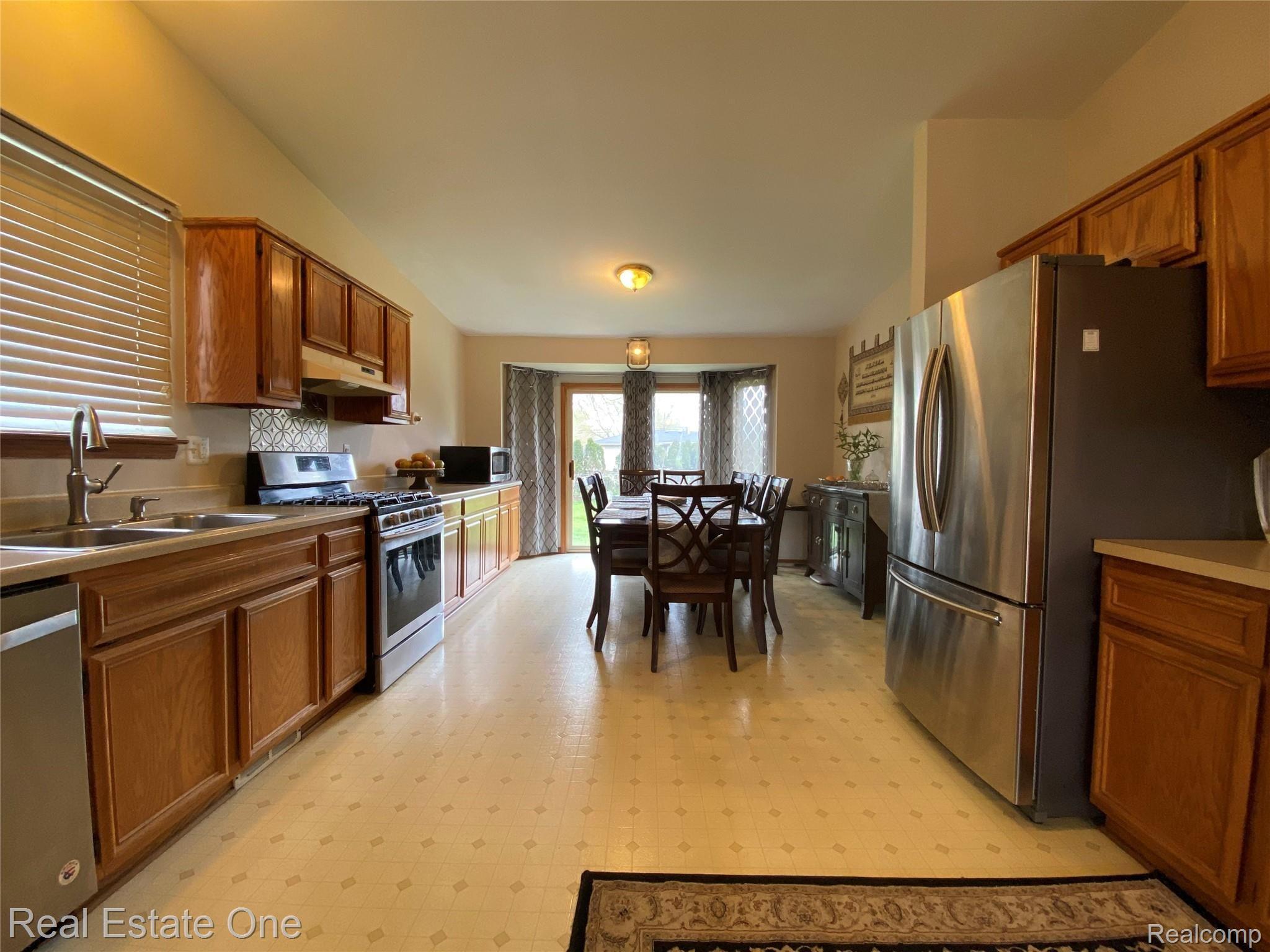 5037 East 11 Mile Road Warren, MI 48092 - Photo 7 of 34 IMG-9881 (1).jpg