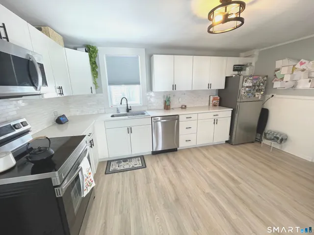 $1,800 | 194 School Street, Unit 1, Putnam, CT 06260