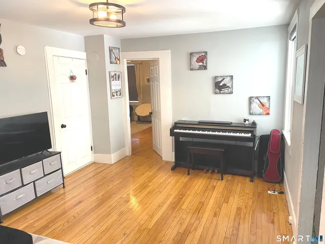 $1,800 | 194 School Street, Unit 1, Putnam, CT 06260