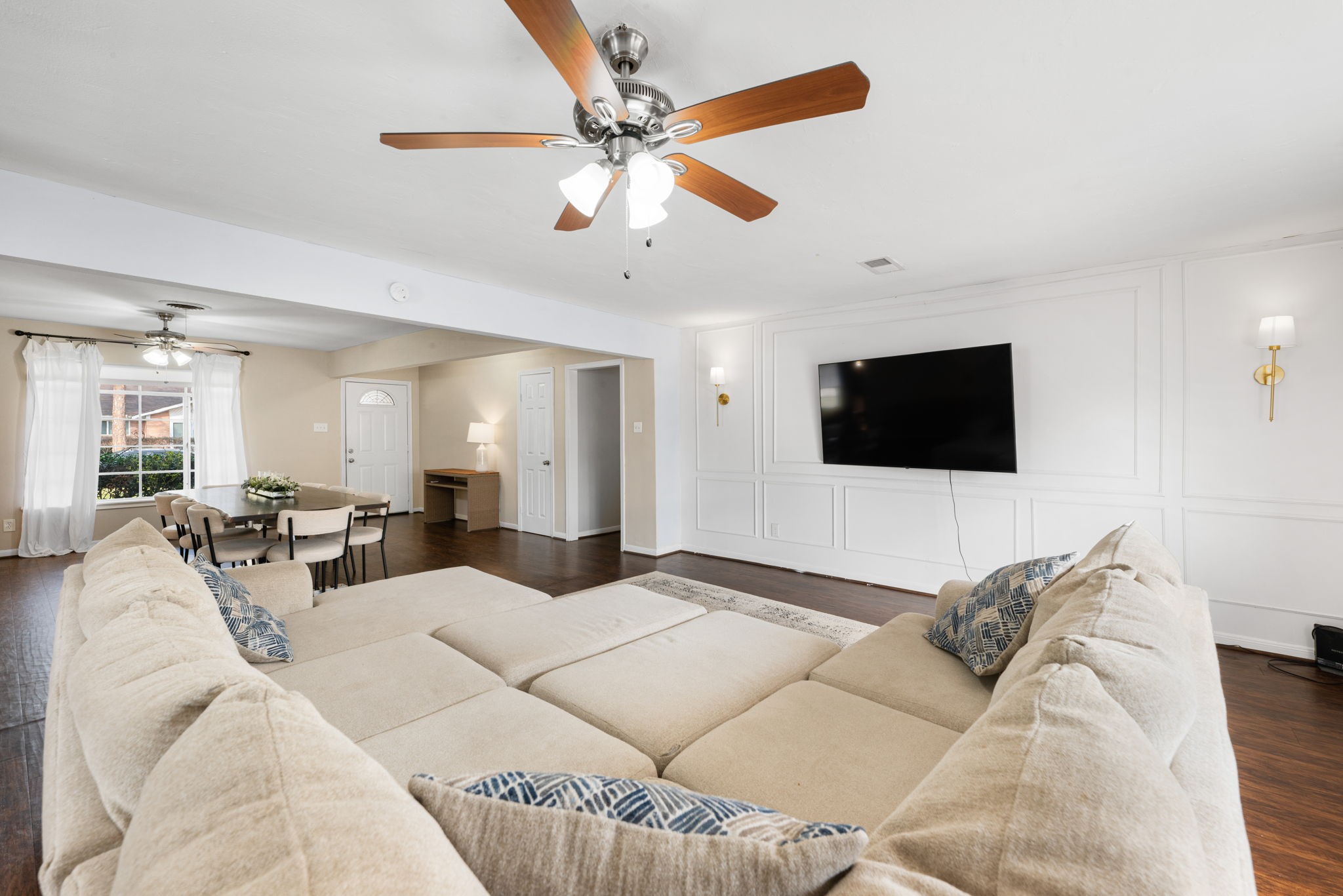 6019 Cartagena Street Houston, TX 77035 - Photo 9 of 29 a living room with furniture and a flat screen tv
