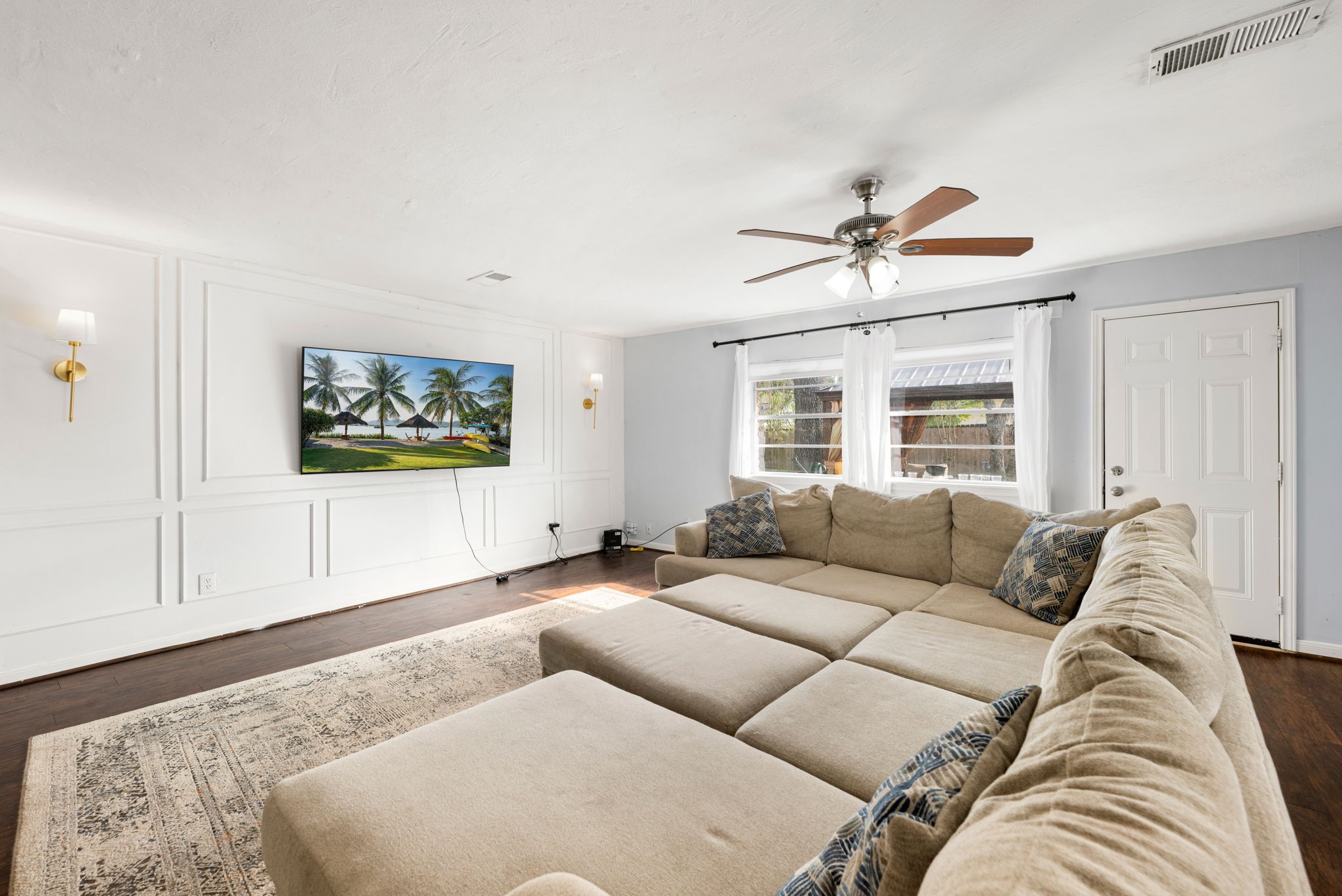 6019 Cartagena Street Houston, TX 77035 - Photo 10 of 29 a living room with furniture and a large window