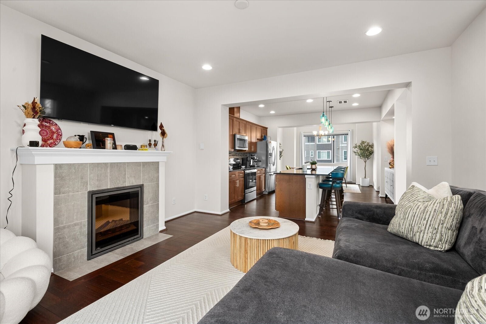 3322 31st Drive Everett, WA 98201 - Photo 9 of 34 a living room with furniture and a flat screen tv