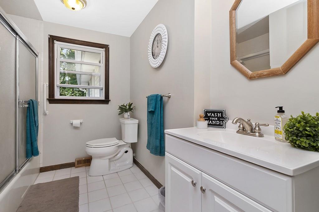 38 Heritage Road Billerica, MA 01821 - Photo 23 of 34