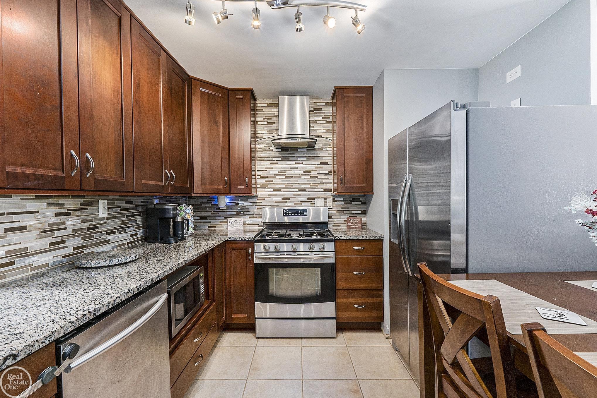 195 Minot Street Romeo, MI 48065 - Photo 7 of 16 Beautiful Kitchen