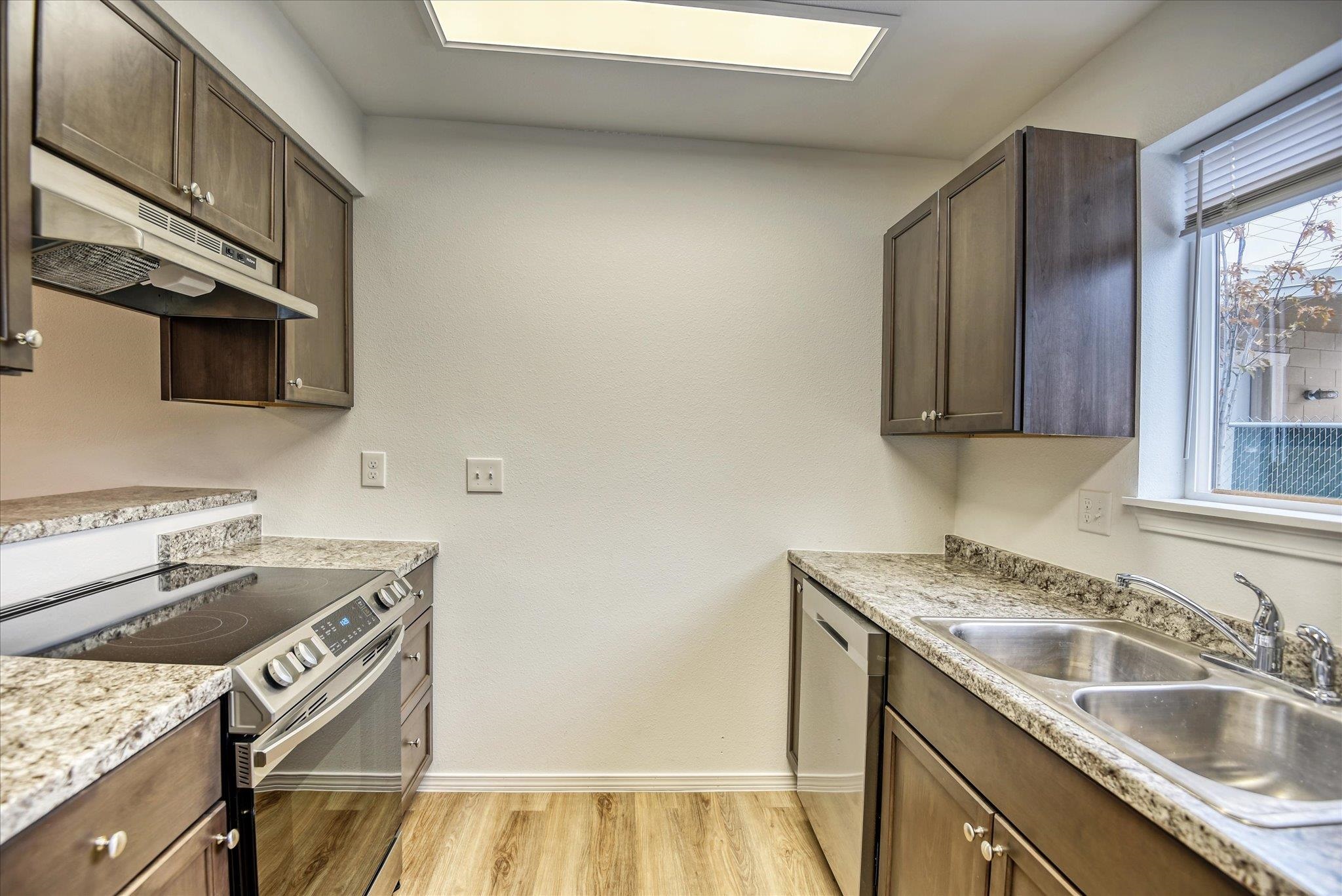 3002 North Crestline Street Spokane, WA 99207 - Photo 7 of 38