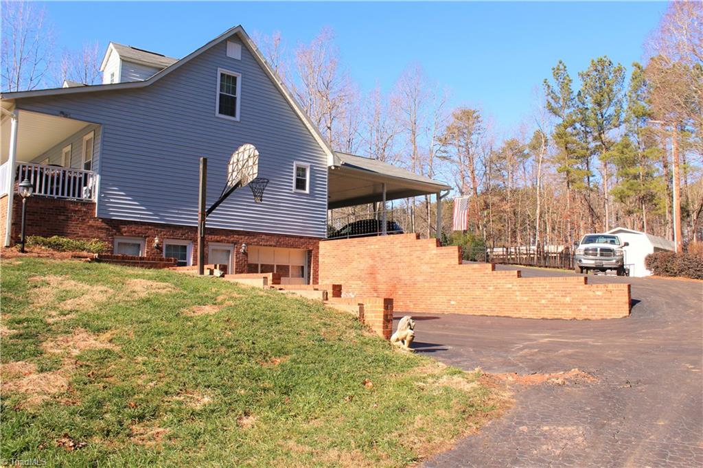 3192 Volunteer Road Pinnacle, NC 27043 - Photo 4 of 30