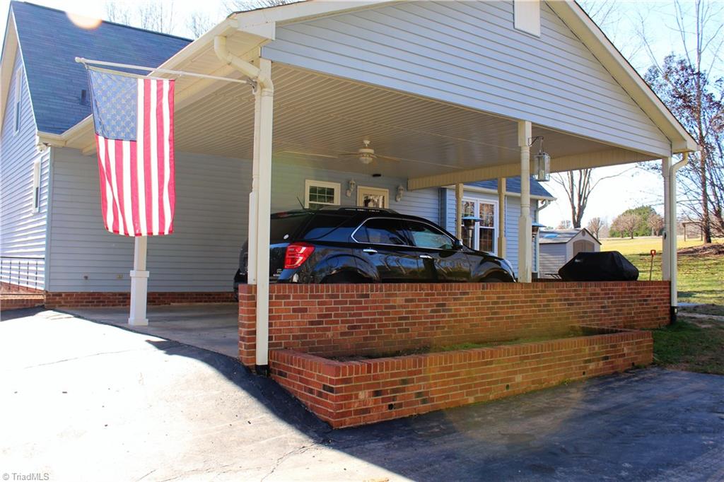 3192 Volunteer Road Pinnacle, NC 27043 - Photo 5 of 30