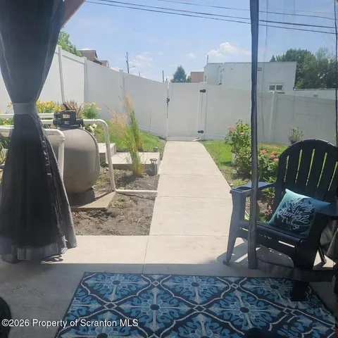 a view of backyard of the house