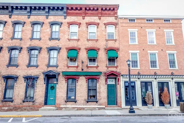 $5,300 | 258 Warren Street, Hudson, NY 12534