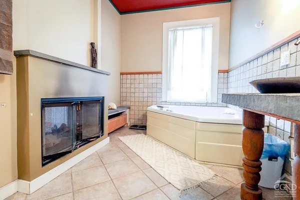 $5,300 | 258 Warren Street, Hudson, NY 12534