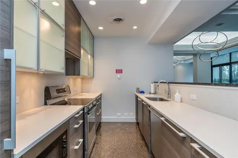 $850,000 | 2660 Peachtree Road Northwest, Unit 15G, Atlanta, GA 30305