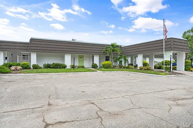 $230,000 | 3952 Ashwood Lane, Unit 37, Sarasota, FL 34232