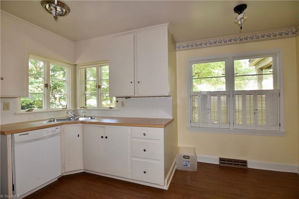 1227 Huntingdon Road Winston-Salem, NC 27104 - Photo 7 of 19 Gallery Image 7