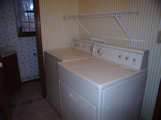 220 Leon Cole Road Dover, TN 37058 - Photo 17 of 20 Utility room with adjoining half bath
