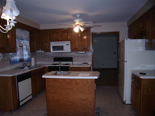 220 Leon Cole Road Dover, TN 37058 - Photo 7 of 20 Nice kitchen - tile flooring and counter backsplash, beautiful raised panel oak cabinetry. Side breakfast area.
