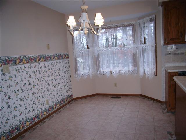 220 Leon Cole Road Dover, TN 37058 - Photo 9 of 20 Breakfast area, bay window