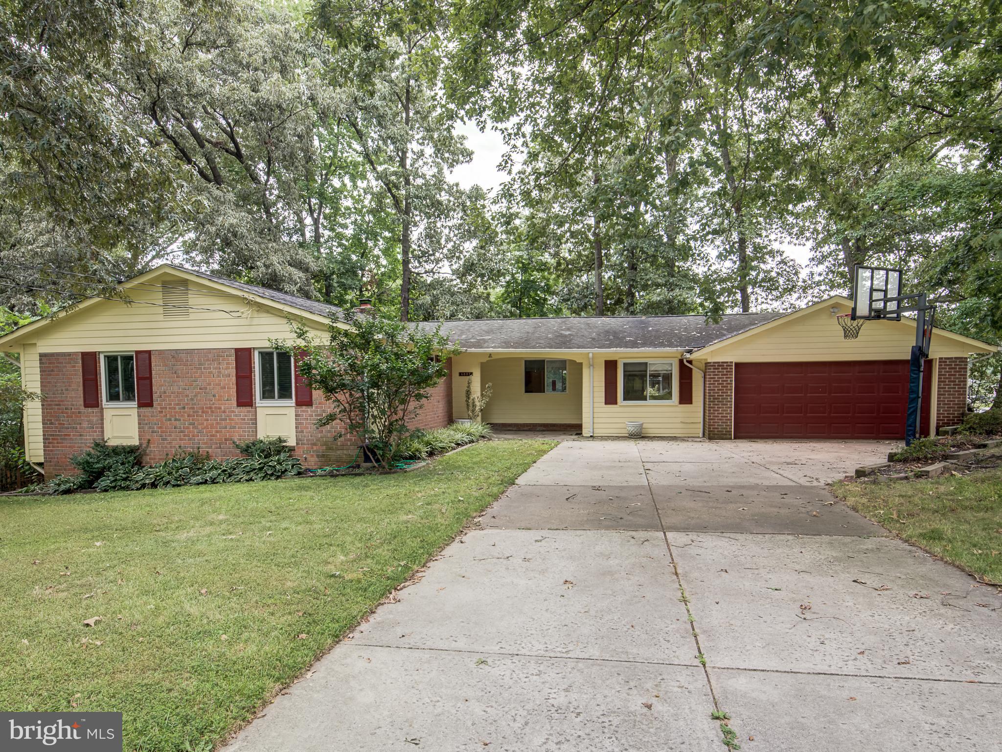 6807 Quebec Court Springfield, VA 22152 - Photo 2 of 59 Covered front porch