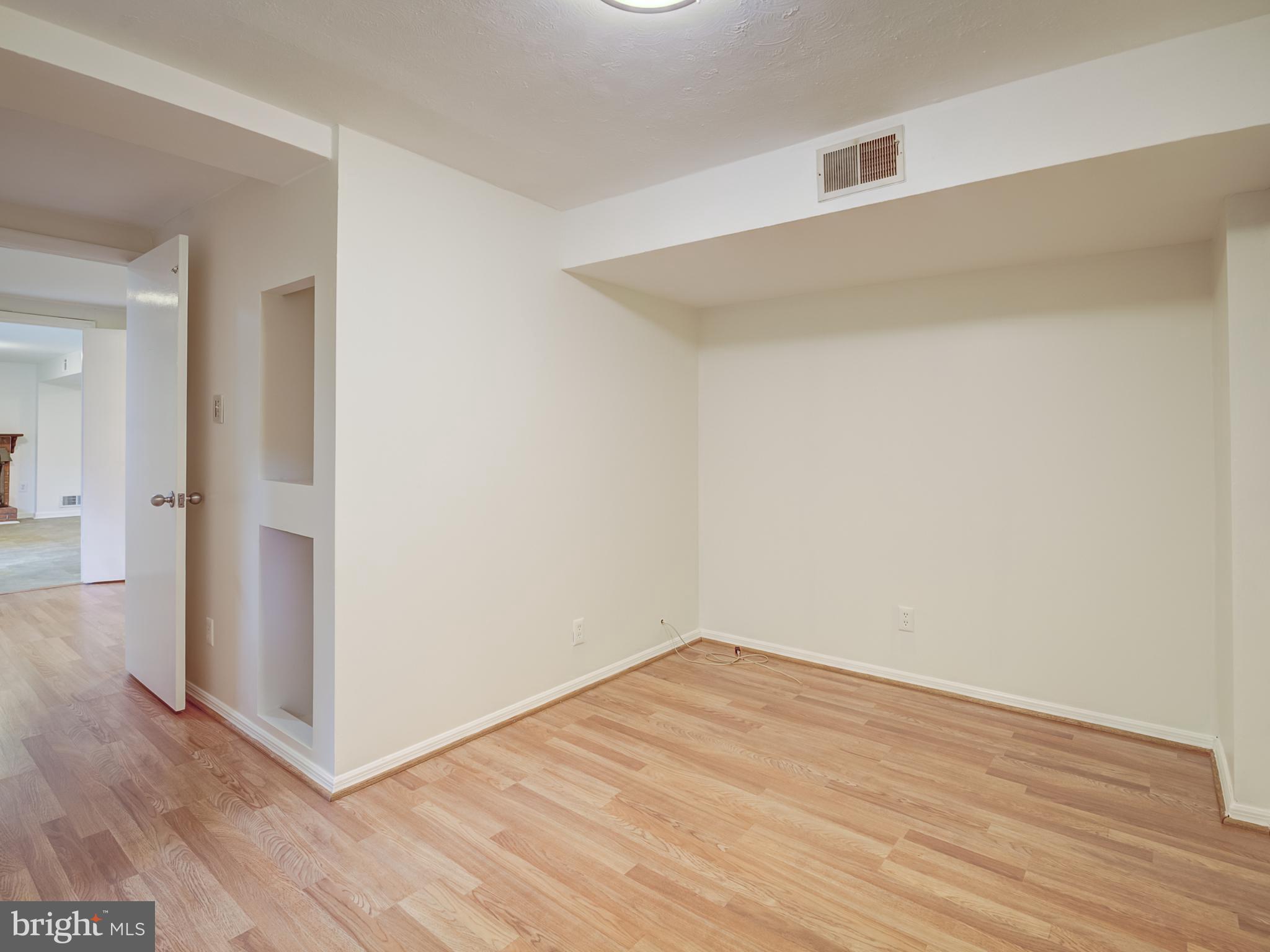 6807 Quebec Court Springfield, VA 22152 - Photo 47 of 59 4th bedroom with built ins