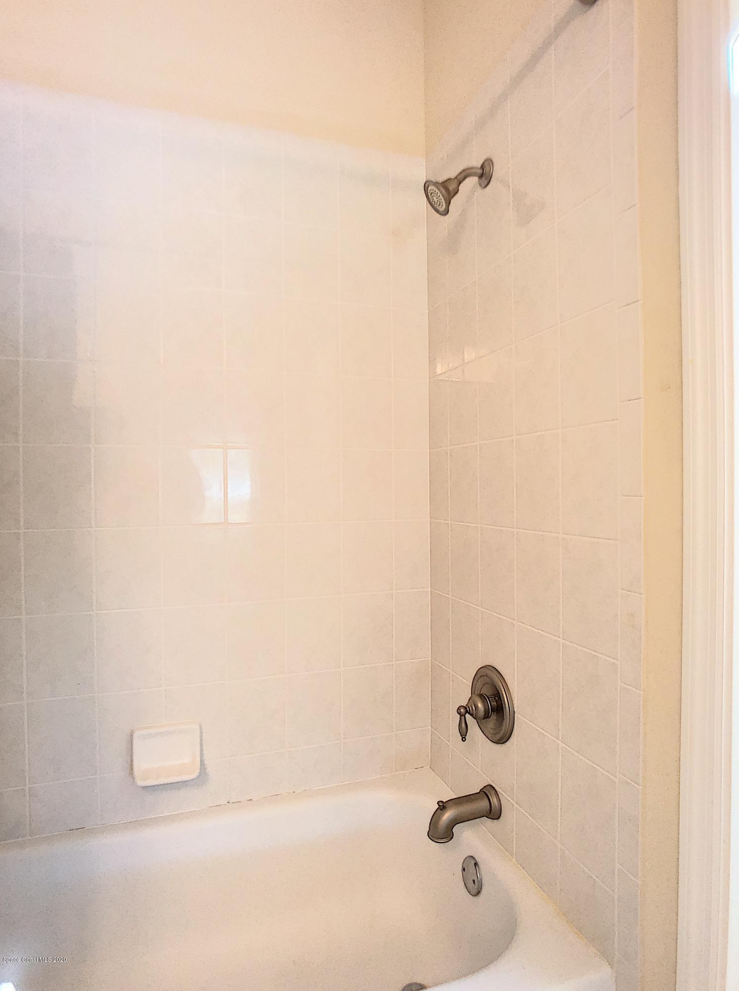 3110 Le Conte Street Melbourne, FL 32940 - Photo 19 of 25 Guest Shower