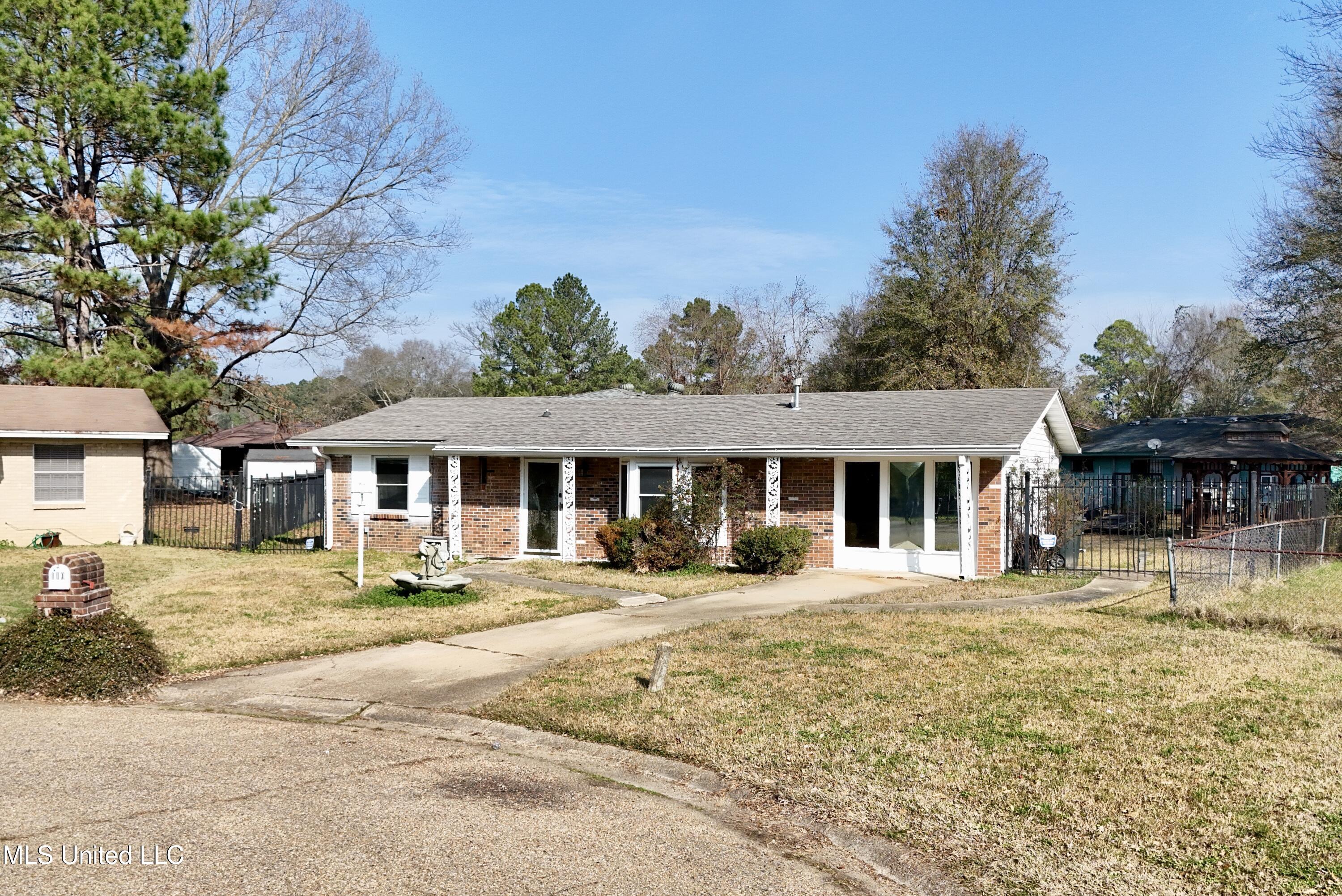 110 Truman Place Jackson, MS 39213 - Photo 3 of 26 dji_fly_20260105_110514_0593_17676357476