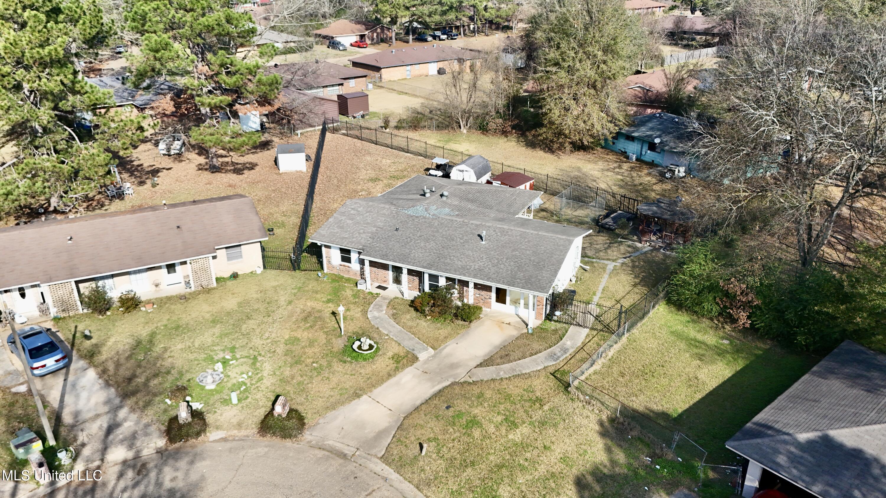 110 Truman Place Jackson, MS 39213 - Photo 7 of 23 dji_fly_20260105_110616_0600_17676357213