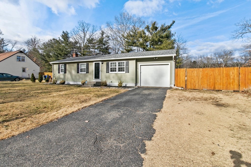 52 Portulaca Drive Springfield, MA 01129 - Photo 4 of 36 a view of a house with a big yard and large tree