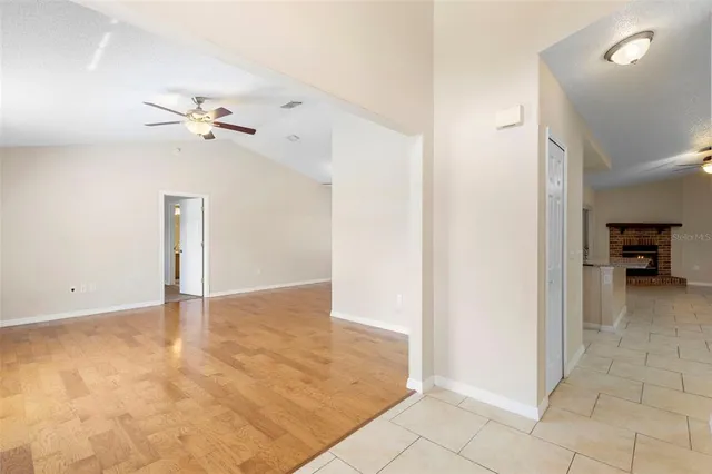 a view of empty room with a ceiling fan