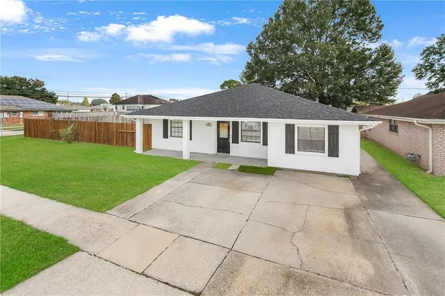 $285,000 | 3025 Corinne Drive, Chalmette, LA 70043