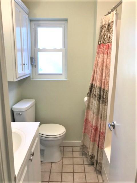 244 Hilltop Drive Santa Rosa Beach, FL 32459 - Photo 17 of 20 a bathroom with a sink and a toilet