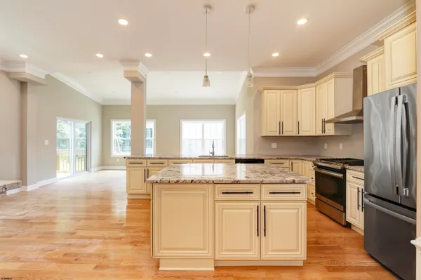 a close up view of a washer and dryer