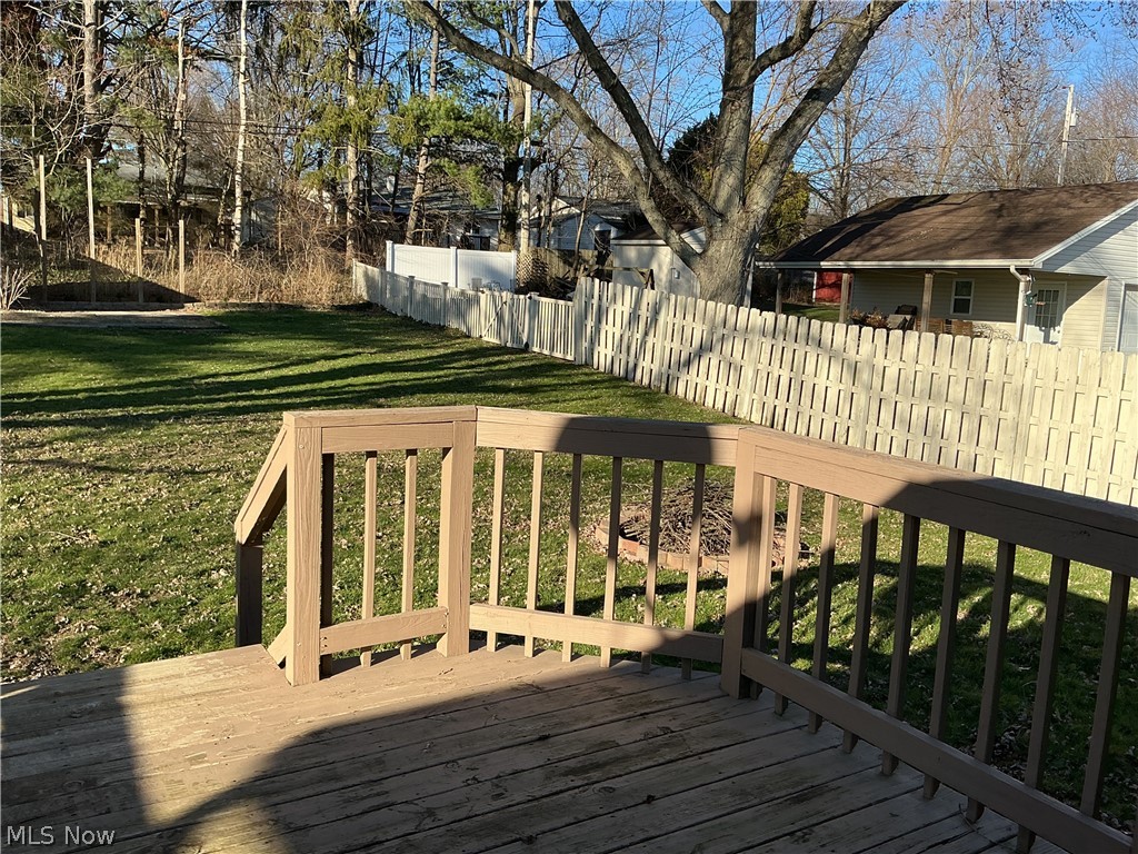 1850 Merle Road Salem, OH 44460 - Photo 34 of 35 View of deck