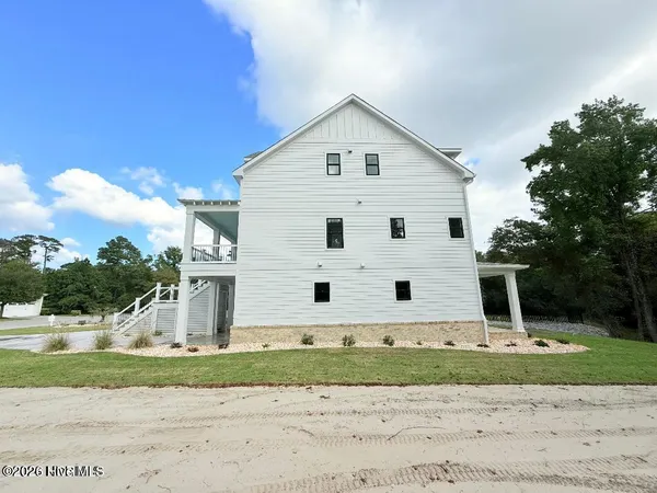 $1,049,900 | 116 Hardwick Lane, Newport, NC 28570