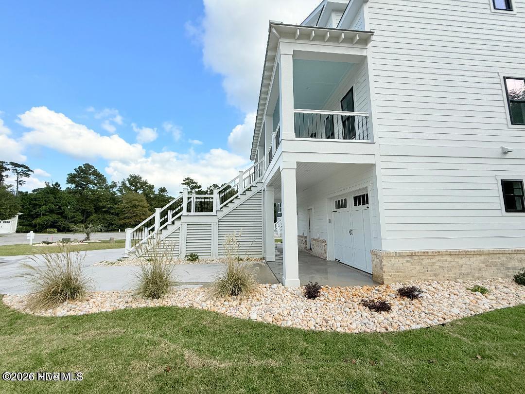 116 Hardwick Lane Newport, NC 28570 - Photo 5 of 74 SIDE OF STAIRS