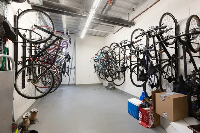 a view of a livingroom with furniture