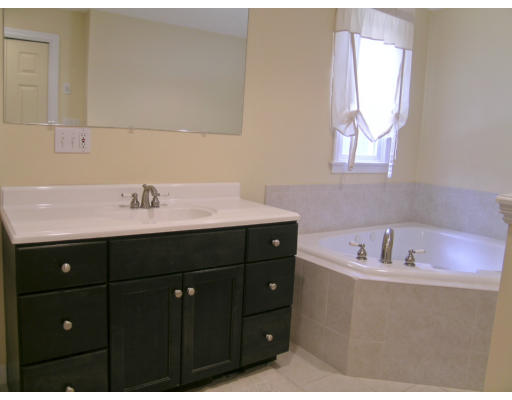 35 Hillcrest Road Medfield, MA 02052 - Photo 12 of 29 Gallery Image 12