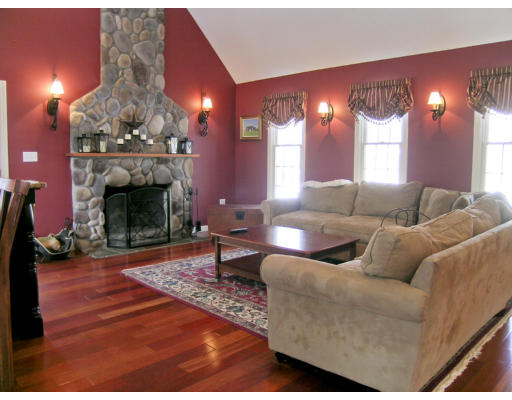 35 Hillcrest Road Medfield, MA 02052 - Photo 4 of 29 Gallery Image 4