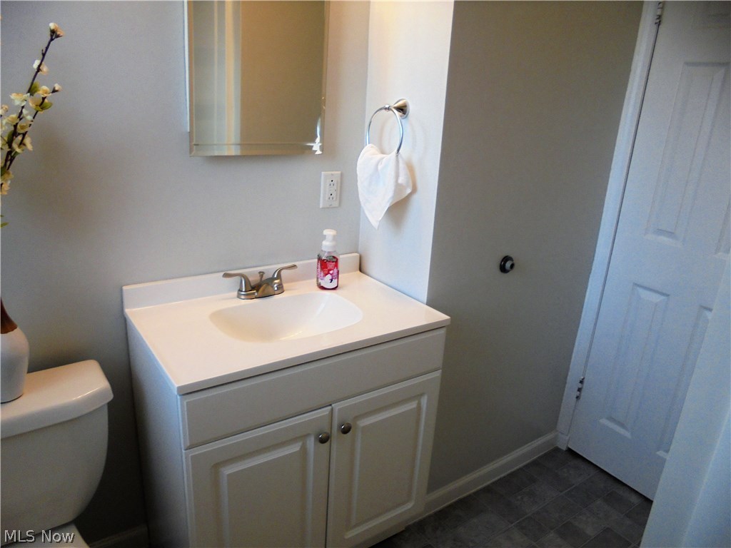 8219 Snow Road Parma, OH 44129 - Photo 14 of 22