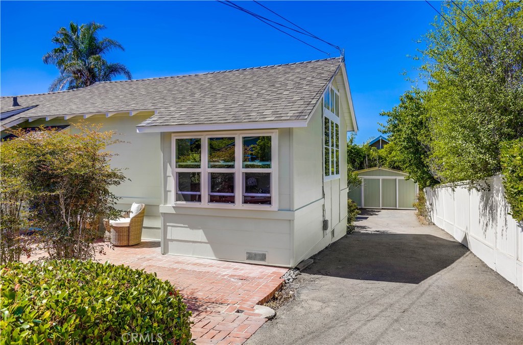 464 Agate Street, Unit A/B Laguna Beach, CA 92651 - Photo 31 of 75 a front view of a house with a yard