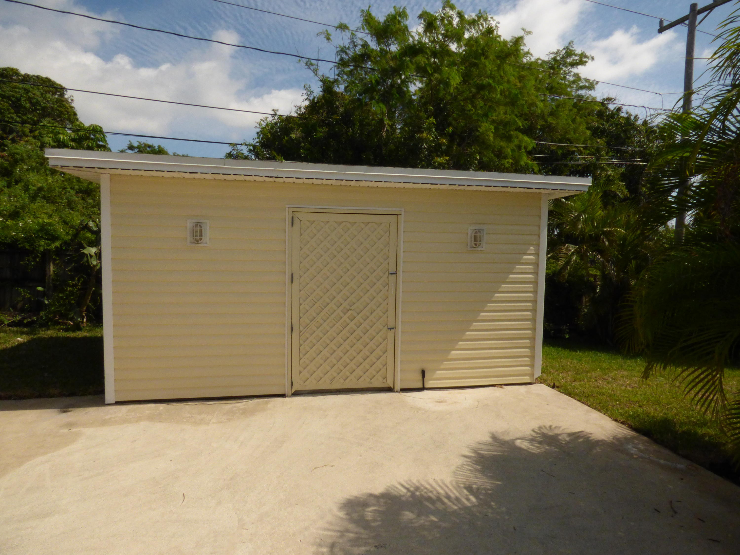 735 Hampton Road West Palm Beach, FL 33405 - Photo 29 of 39 P1000732