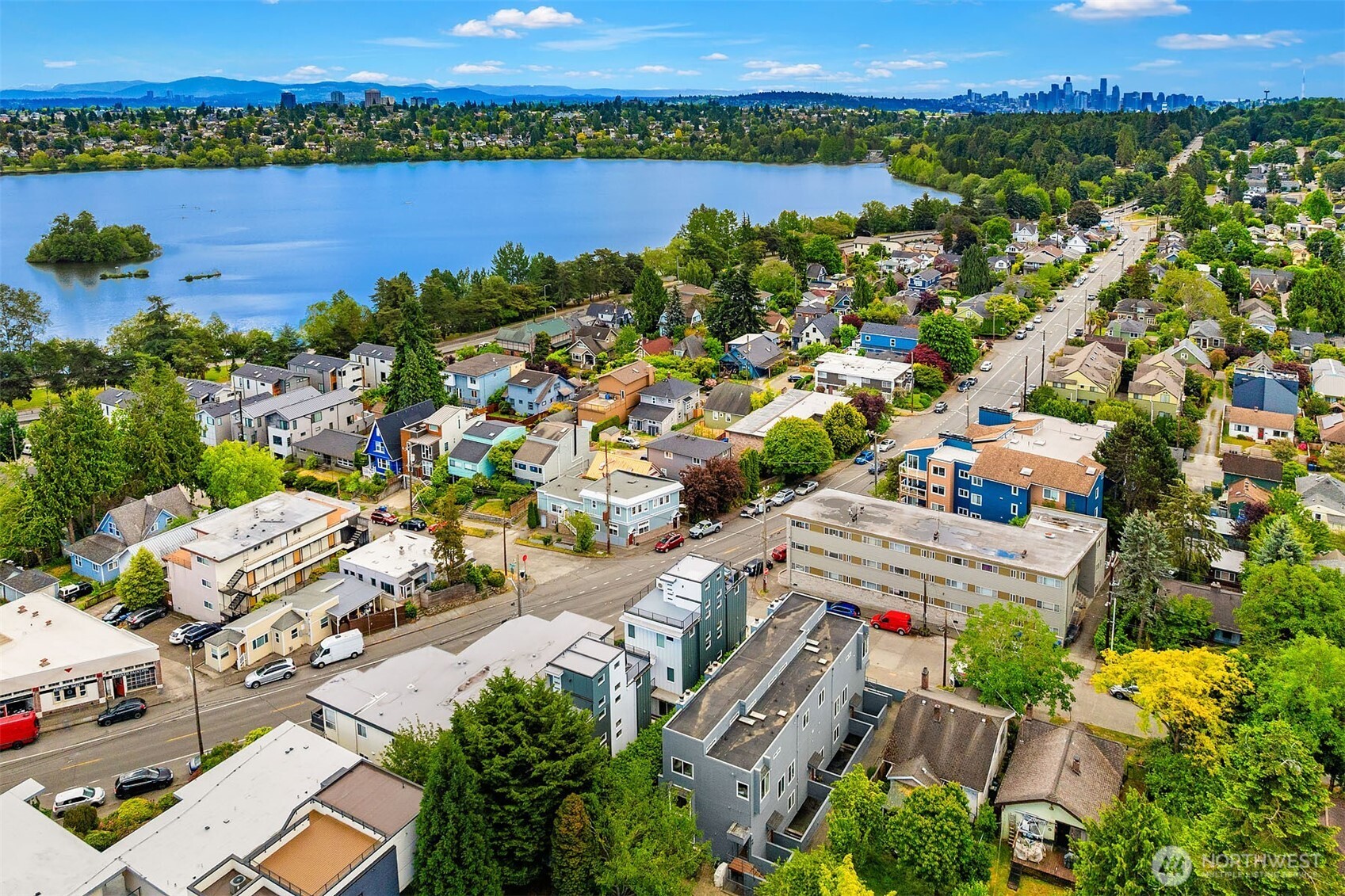 756 North 72nd Street, Unit 201 Seattle, WA 98103 - Photo 27 of 28