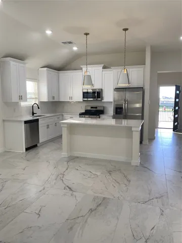 $339,888 | 3206 Emerald Hills Drive, Angleton, TX 77515