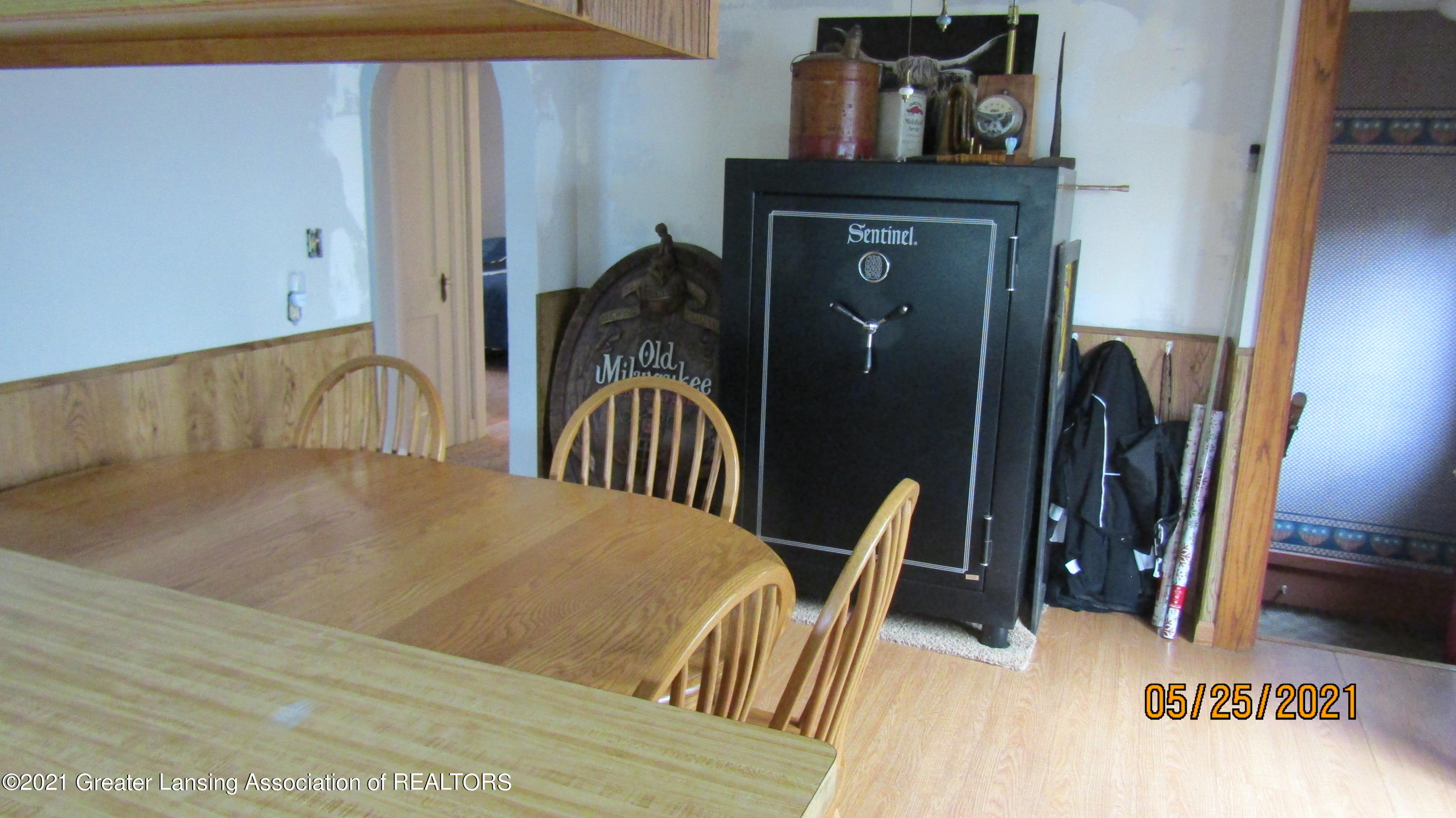 1123 South Perkey Road Charlotte, MI 48813 - Photo 9 of 18 IMG_0185