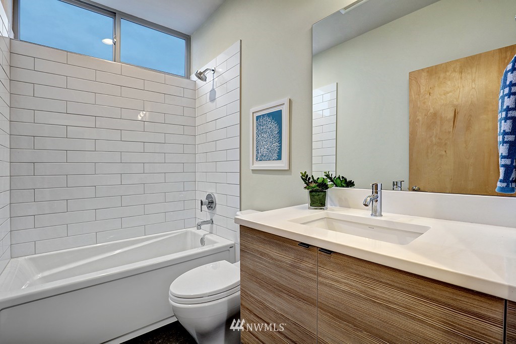 4411 Meridian Avenue North Seattle, WA 98103 - Photo 12 of 18 Gallery Image 12