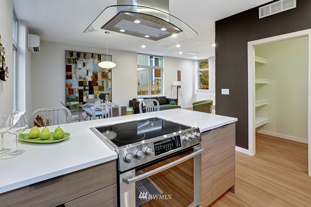 4411 Meridian Avenue North Seattle, WA 98103 - Photo 9 of 18 Gallery Image 9