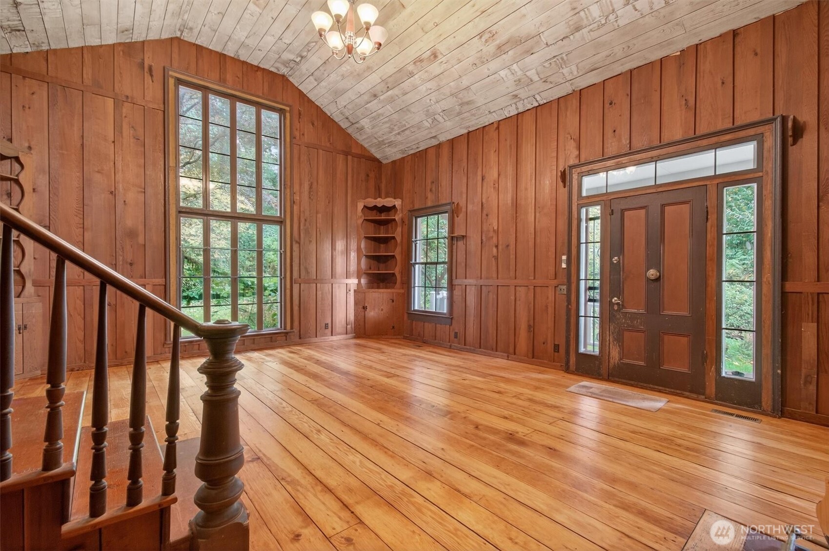1015 Hazel Dell Road Castle Rock, WA 98611 - Photo 14 of 35 a view of an entryway with wooden floor