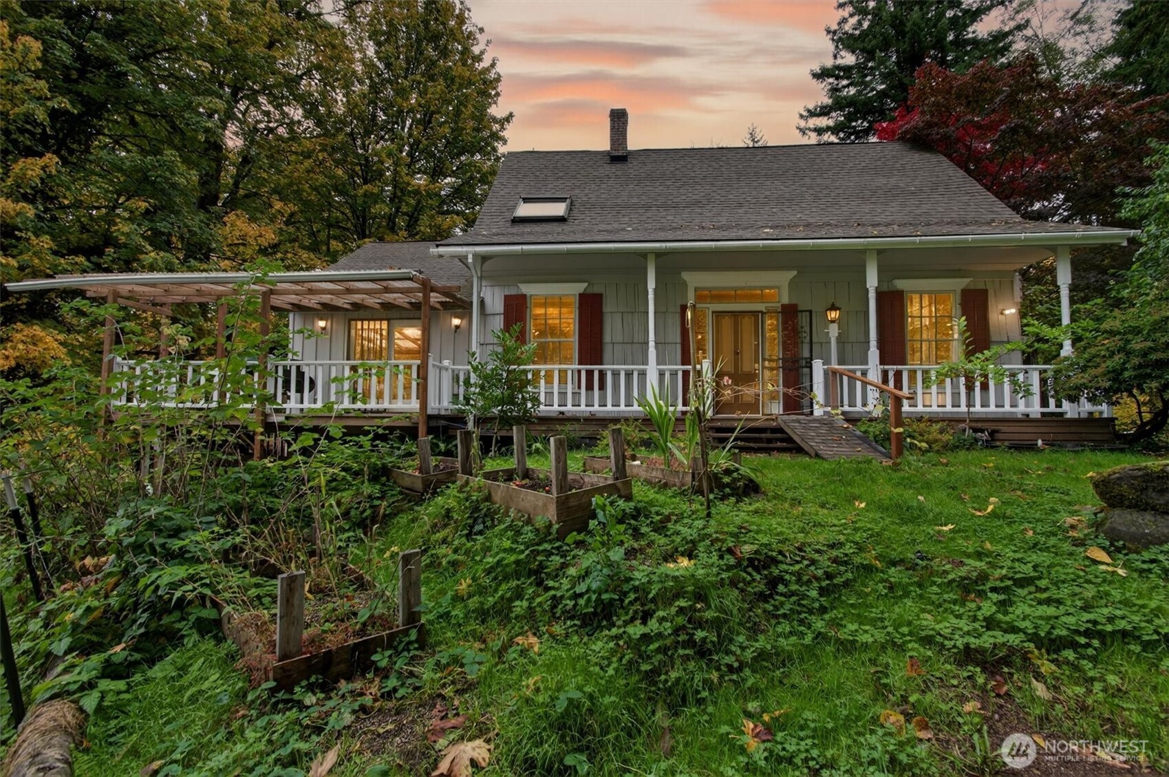 1015 Hazel Dell Road Castle Rock, WA 98611 - Photo 2 of 35 a front view of a house with yard and green space