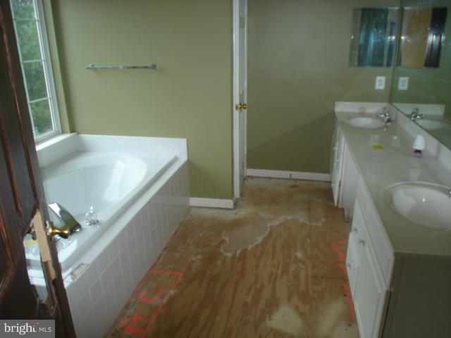 1769 Algonquin Road Frederick, MD 21701 - Photo 14 of 22 Bath (Master)
