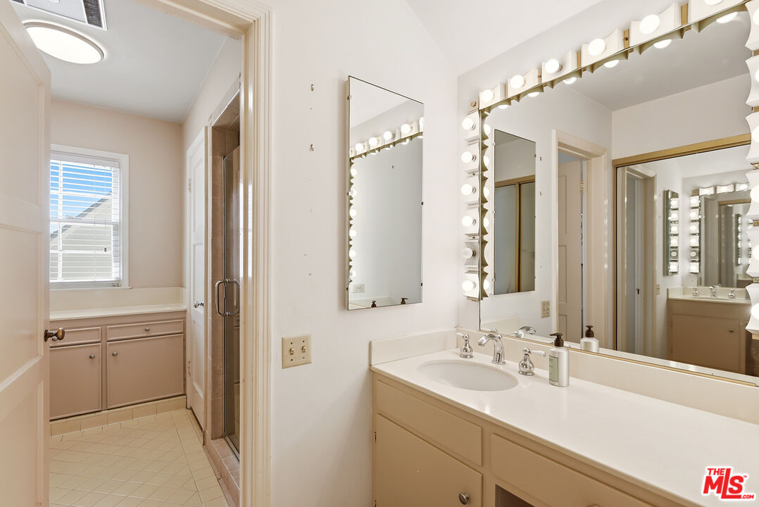 11220 Cashmere Street Los Angeles, CA 90049 - Photo 17 of 21