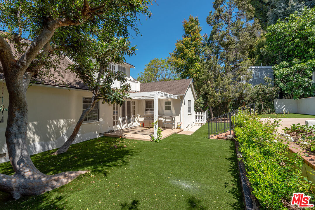 11220 Cashmere Street Los Angeles, CA 90049 - Photo 20 of 21