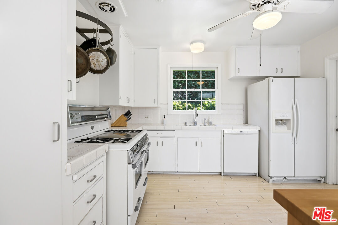 11220 Cashmere Street Los Angeles, CA 90049 - Photo 6 of 21
